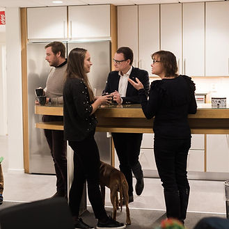 Tjänstemän på Polykemis huvudkontor