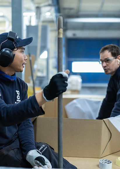 Operatörer på Polykemis lager i Ystad